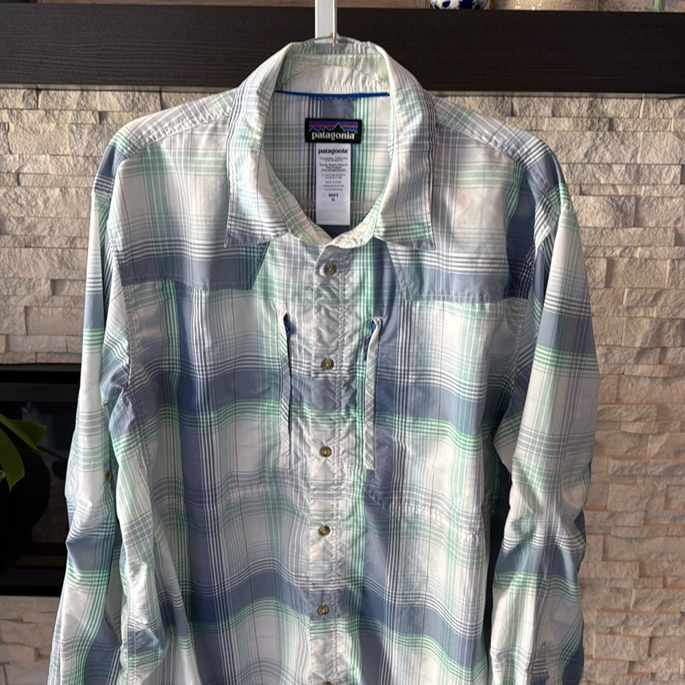 Patagonia light weight long sleeve XL